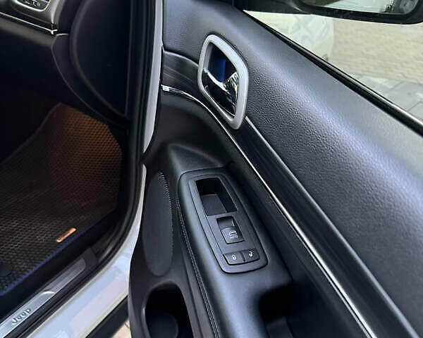 Білий Джип Grand Cherokee, об'ємом двигуна 3.6 л та пробігом 47 тис. км за 18500 $, фото 11 на Automoto.ua