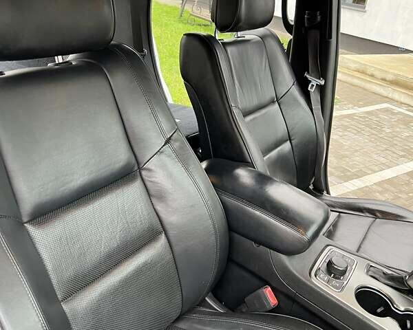 Джип Гранд Чероки 2020 в Луцке на Automoto.ua Белый Джип Гранд Чероки, объемом двигателя 5.65 л и пробегом 81 тыс. км за 29500 $, фото 59 на Automoto.ua