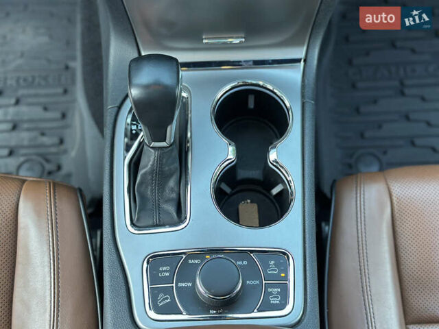 Джип Гранд Чероки 2020 в Киеве на Automoto.ua Белый Джип Гранд Чероки, объемом двигателя 5.7 л и пробегом 43 тыс. км за 35999 $, фото 49 на Automoto.ua