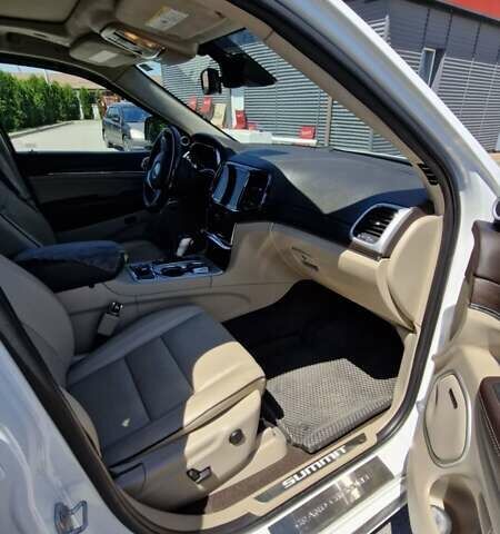 Джип Гранд Чероки 2020 в Мироновке на Automoto.ua Белый Джип Гранд Чероки, объемом двигателя 3.61 л и пробегом 68 тыс. км за 32000 $, фото 8 на Automoto.ua