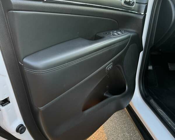 Белый Джип Гранд Чероки, объемом двигателя 3.6 л и пробегом 87 тыс. км за 26000 $, фото 15 на Automoto.ua