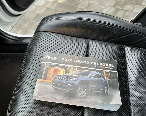 Джип Гранд Чероки 2020 в Луцке на Automoto.ua Белый Джип Гранд Чероки, объемом двигателя 5.65 л и пробегом 81 тыс. км за 29500 $, фото 56 на Automoto.ua