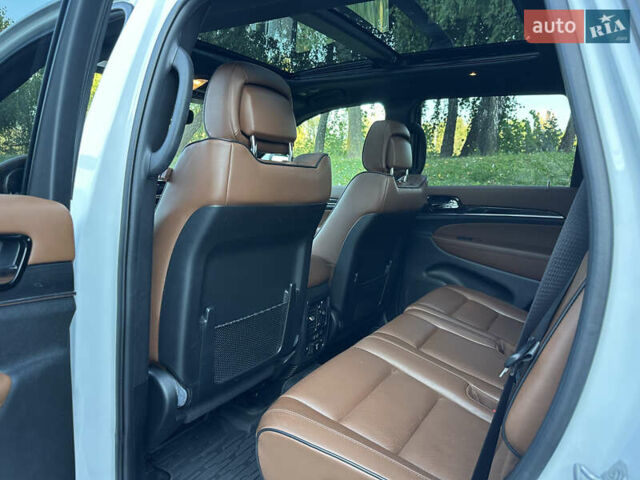 Білий Джип Grand Cherokee, об'ємом двигуна 5.65 л та пробігом 43 тис. км за 38500 $, фото 35 на Automoto.ua