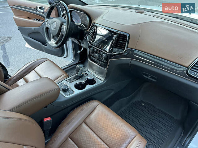 Білий Джип Grand Cherokee, об'ємом двигуна 5.65 л та пробігом 43 тис. км за 38500 $, фото 43 на Automoto.ua