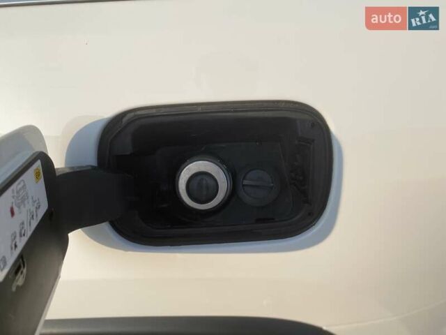 Джип Гранд Чероки 2021 в Харькове на Automoto.ua Белый Джип Гранд Чероки, объемом двигателя 3.6 л и пробегом 92 тыс. км за 27700 $, фото 29 на Automoto.ua