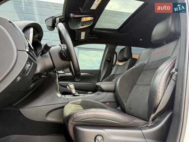 Білий Джип Grand Cherokee, об'ємом двигуна 5.65 л та пробігом 4 тис. км за 39898 $, фото 21 на Automoto.ua