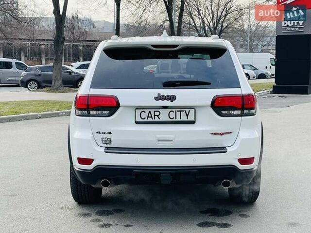 Білий Джип Grand Cherokee, об'ємом двигуна 5.7 л та пробігом 3 тис. км за 47500 $, фото 3 на Automoto.ua