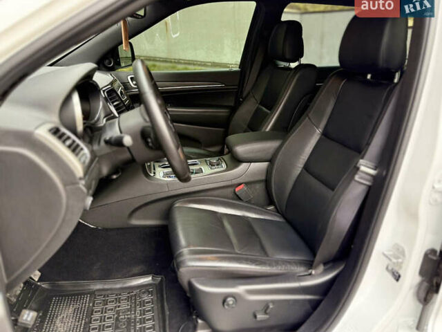 Білий Джип Grand Cherokee, об'ємом двигуна 3.6 л та пробігом 30 тис. км за 31000 $, фото 13 на Automoto.ua
