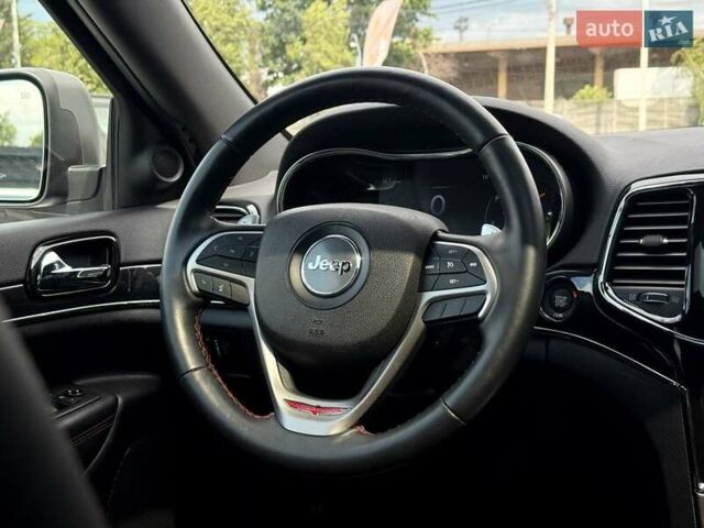 Білий Джип Grand Cherokee, об'ємом двигуна 5.65 л та пробігом 4 тис. км за 39898 $, фото 42 на Automoto.ua