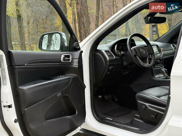 Белый Джип Гранд Чероки, объемом двигателя 3.6 л и пробегом 61 тыс. км за 24900 $, фото 26 на Automoto.ua