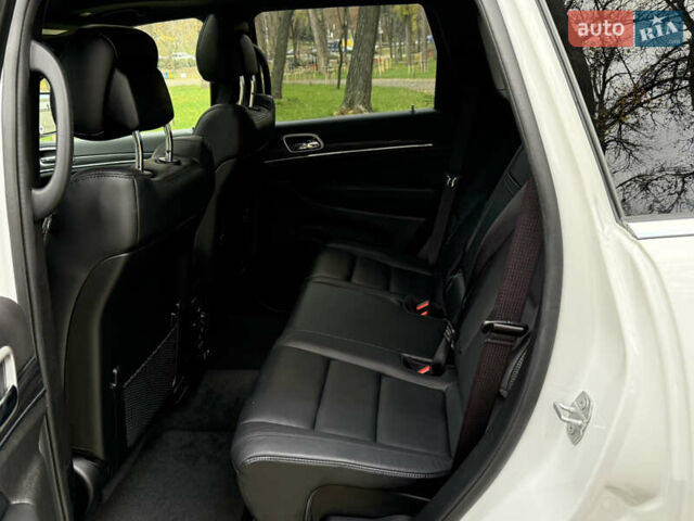 Белый Джип Гранд Чероки, объемом двигателя 3.6 л и пробегом 61 тыс. км за 24900 $, фото 48 на Automoto.ua