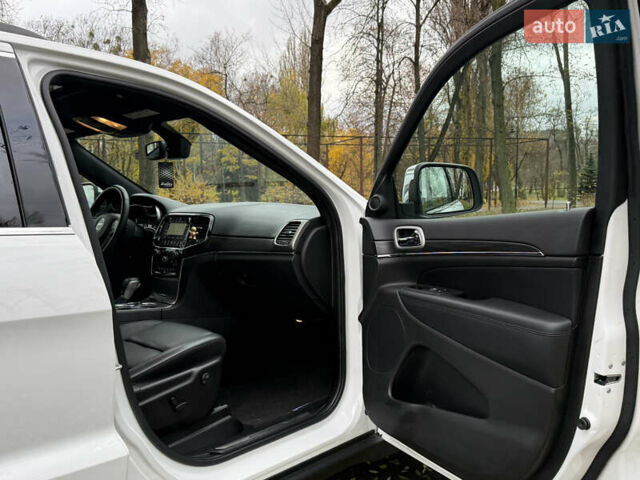 Белый Джип Гранд Чероки, объемом двигателя 3.6 л и пробегом 61 тыс. км за 24900 $, фото 62 на Automoto.ua