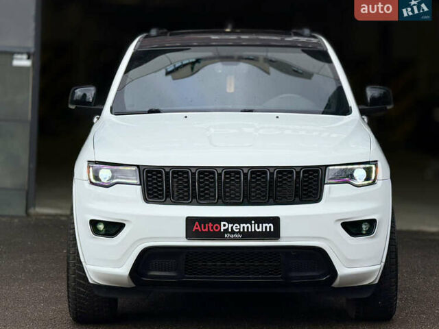 Білий Джип Grand Cherokee, об'ємом двигуна 3.6 л та пробігом 30 тис. км за 31000 $, фото 3 на Automoto.ua