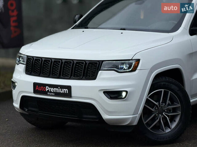 Білий Джип Grand Cherokee, об'ємом двигуна 3.6 л та пробігом 30 тис. км за 31000 $, фото 1 на Automoto.ua