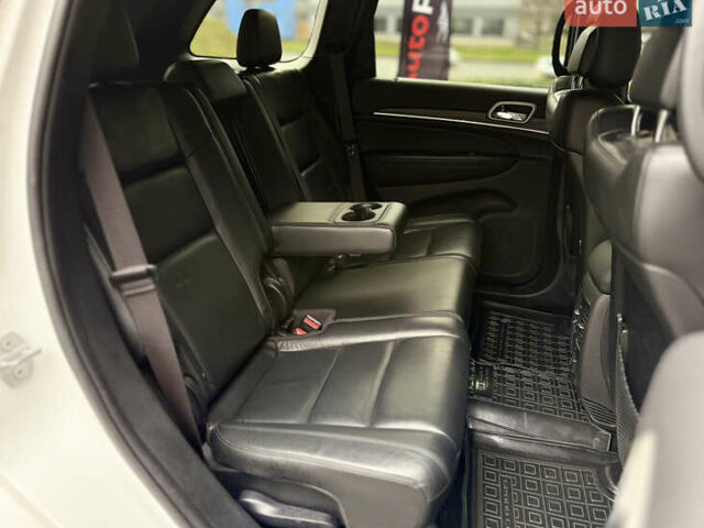 Білий Джип Grand Cherokee, об'ємом двигуна 3.6 л та пробігом 30 тис. км за 31000 $, фото 16 на Automoto.ua