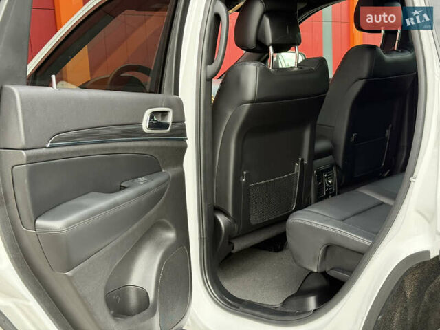 Джип Гранд Чероки 2021 в Киеве на Automoto.ua Белый Джип Гранд Чероки, объемом двигателя 3.6 л и пробегом 61 тыс. км за 25500 $, фото 46 на Automoto.ua