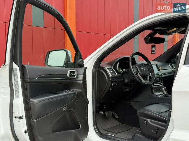 Джип Гранд Чероки 2021 в Киеве на Automoto.ua Белый Джип Гранд Чероки, объемом двигателя 3.6 л и пробегом 61 тыс. км за 25500 $, фото 28 на Automoto.ua