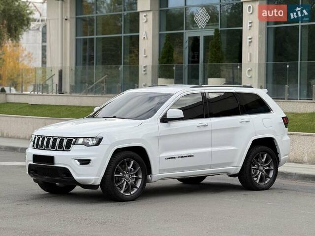 Джип Grand Cherokee 2021 у Дніпро (Дніпропетровську) на Automoto.ua Білий Джип Grand Cherokee, об'ємом двигуна 3.6 л та пробігом 93 тис. км за 26500 $, фото 1 на Automoto.ua