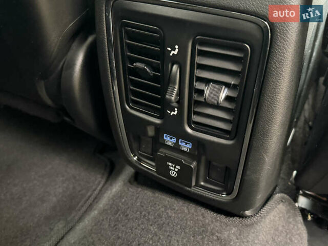 Белый Джип Гранд Чероки, объемом двигателя 3.6 л и пробегом 61 тыс. км за 24900 $, фото 60 на Automoto.ua