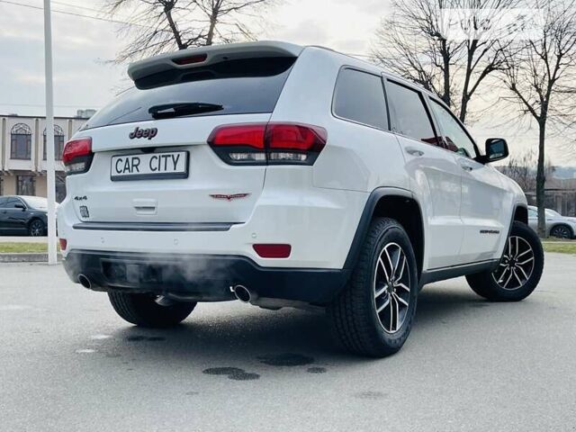 Білий Джип Grand Cherokee, об'ємом двигуна 5.7 л та пробігом 3 тис. км за 47500 $, фото 4 на Automoto.ua