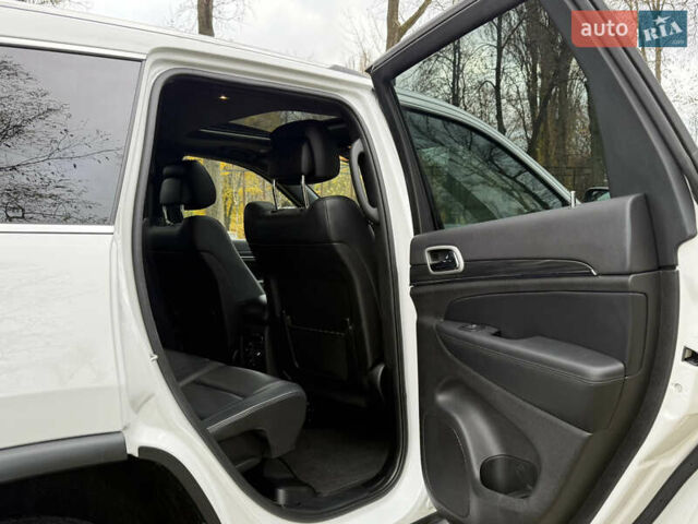 Белый Джип Гранд Чероки, объемом двигателя 3.6 л и пробегом 61 тыс. км за 24900 $, фото 58 на Automoto.ua