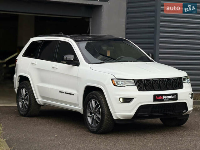 Білий Джип Grand Cherokee, об'ємом двигуна 3.6 л та пробігом 30 тис. км за 31000 $, фото 4 на Automoto.ua
