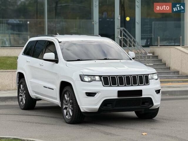 Джип Grand Cherokee 2021 у Дніпро (Дніпропетровську) на Automoto.ua Білий Джип Grand Cherokee, об'ємом двигуна 3.6 л та пробігом 93 тис. км за 26500 $, фото 3 на Automoto.ua