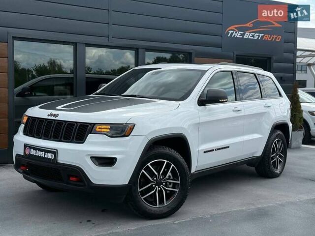 Білий Джип Grand Cherokee, об'ємом двигуна 5.65 л та пробігом 4 тис. км за 39898 $, фото 2 на Automoto.ua