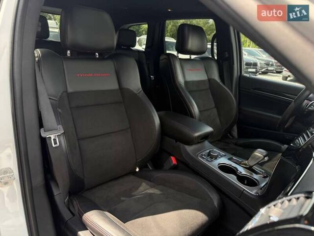 Білий Джип Grand Cherokee, об'ємом двигуна 5.65 л та пробігом 4 тис. км за 39898 $, фото 54 на Automoto.ua