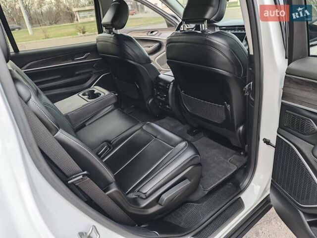 Білий Джип Grand Cherokee, об'ємом двигуна 3.6 л та пробігом 19 тис. км за 37000 $, фото 47 на Automoto.ua