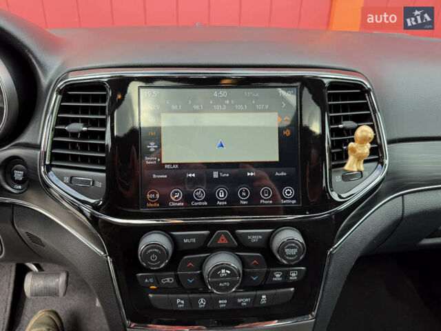Джип Гранд Чероки 2021 в Киеве на Automoto.ua Белый Джип Гранд Чероки, объемом двигателя 3.6 л и пробегом 61 тыс. км за 25500 $, фото 39 на Automoto.ua