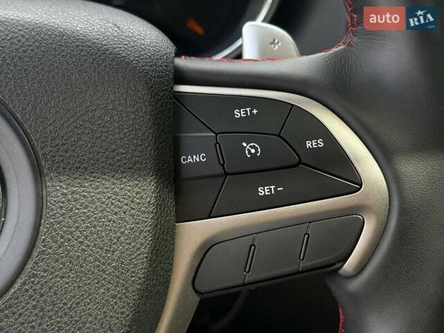 Білий Джип Grand Cherokee, об'ємом двигуна 5.65 л та пробігом 4 тис. км за 39898 $, фото 26 на Automoto.ua