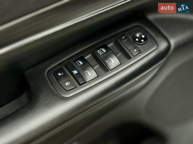 Білий Джип Grand Cherokee, об'ємом двигуна 3.6 л та пробігом 30 тис. км за 31000 $, фото 12 на Automoto.ua