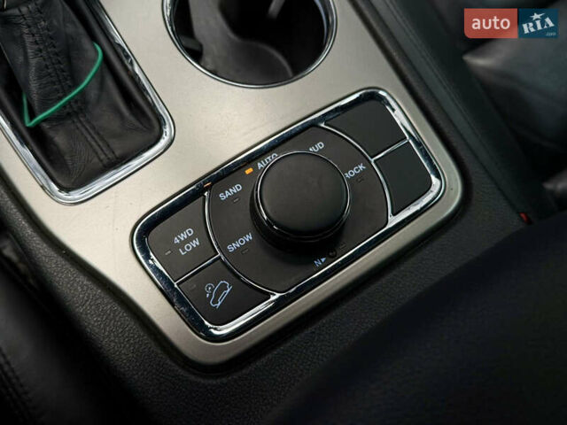 Білий Джип Grand Cherokee, об'ємом двигуна 3.6 л та пробігом 30 тис. км за 31000 $, фото 29 на Automoto.ua