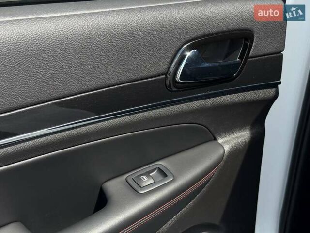 Білий Джип Grand Cherokee, об'ємом двигуна 5.65 л та пробігом 4 тис. км за 39898 $, фото 38 на Automoto.ua