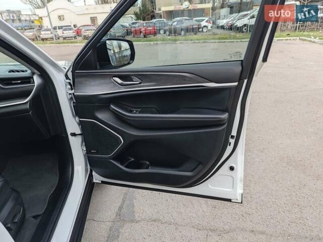 Білий Джип Grand Cherokee, об'ємом двигуна 3.6 л та пробігом 19 тис. км за 37000 $, фото 49 на Automoto.ua