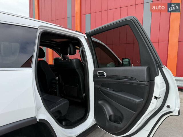 Джип Гранд Чероки 2021 в Киеве на Automoto.ua Белый Джип Гранд Чероки, объемом двигателя 3.6 л и пробегом 61 тыс. км за 25500 $, фото 53 на Automoto.ua