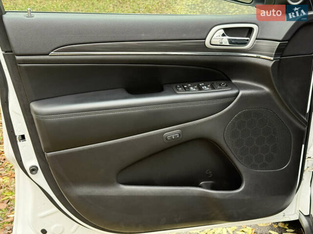 Белый Джип Гранд Чероки, объемом двигателя 3.6 л и пробегом 61 тыс. км за 24900 $, фото 27 на Automoto.ua