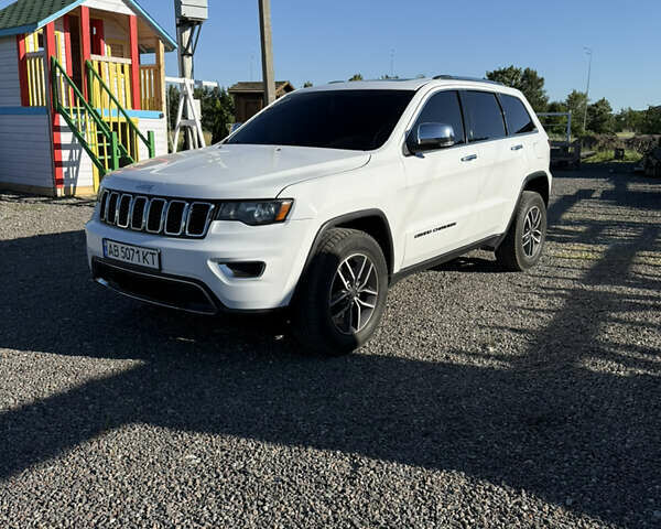 Білий Джип Grand Cherokee, об'ємом двигуна 3.6 л та пробігом 165 тис. км за 22000 $, фото 1 на Automoto.ua