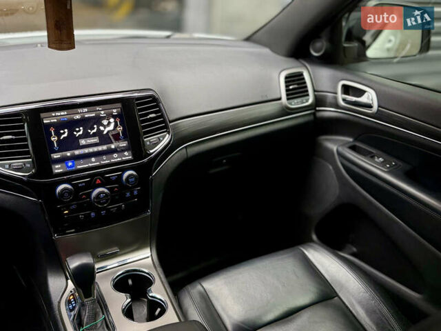 Білий Джип Grand Cherokee, об'ємом двигуна 3.6 л та пробігом 30 тис. км за 31000 $, фото 21 на Automoto.ua