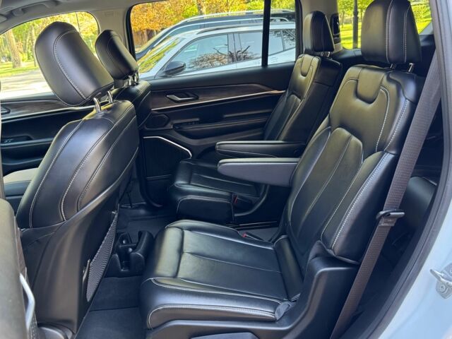 Белый Джип Гранд Чероки, объемом двигателя 3.6 л и пробегом 95 тыс. км за 39500 $, фото 9 на Automoto.ua