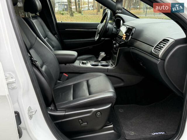 Белый Джип Гранд Чероки, объемом двигателя 3.6 л и пробегом 61 тыс. км за 24900 $, фото 63 на Automoto.ua