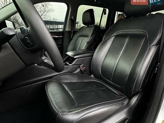 Білий Джип Grand Cherokee, об'ємом двигуна 2 л та пробігом 44 тис. км за 49500 $, фото 13 на Automoto.ua