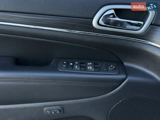 Белый Джип Гранд Чероки, объемом двигателя 3.6 л и пробегом 76 тыс. км за 27000 $, фото 23 на Automoto.ua