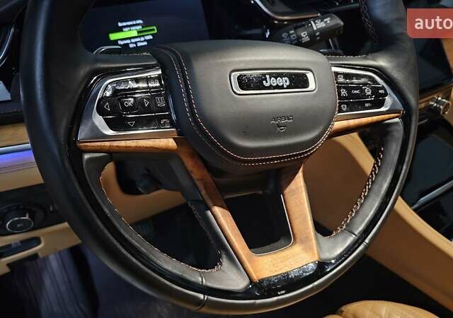 Білий Джип Grand Cherokee, об'ємом двигуна 2 л та пробігом 21 тис. км за 62000 $, фото 22 на Automoto.ua