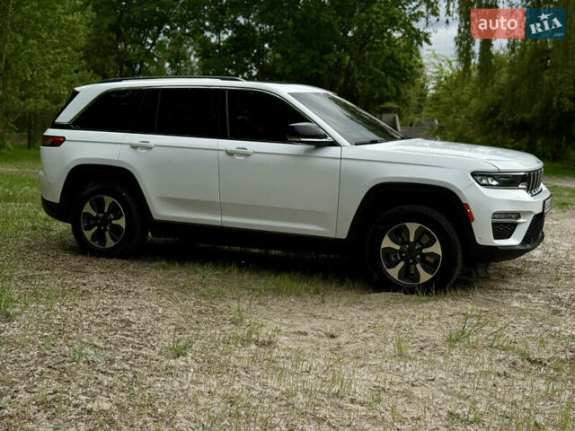 Белый Джип Гранд Чероки, объемом двигателя 2 л и пробегом 24 тыс. км за 55999 $, фото 4 на Automoto.ua