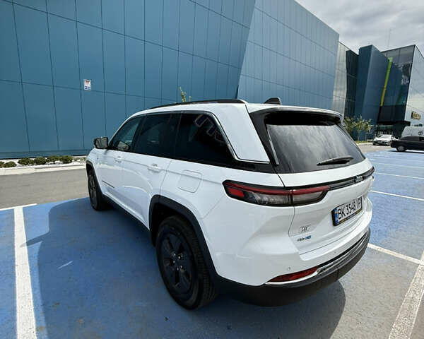 Білий Джип Grand Cherokee, об'ємом двигуна 2 л та пробігом 28 тис. км за 45000 $, фото 5 на Automoto.ua