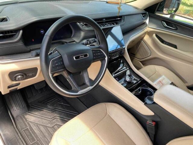 Білий Джип Grand Cherokee, об'ємом двигуна 0 л та пробігом 34 тис. км за 14600 $, фото 3 на Automoto.ua