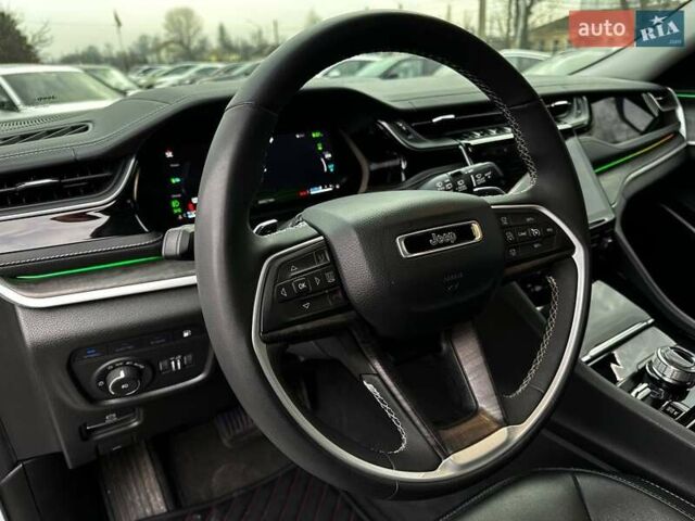 Білий Джип Grand Cherokee, об'ємом двигуна 2 л та пробігом 44 тис. км за 49500 $, фото 23 на Automoto.ua