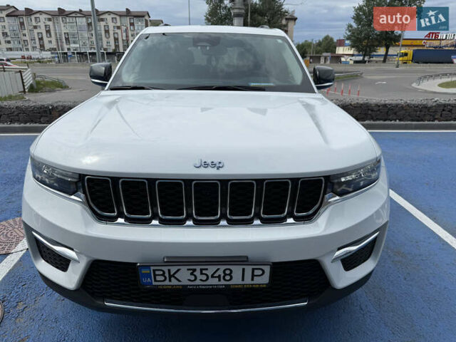 Білий Джип Grand Cherokee, об'ємом двигуна 2 л та пробігом 28 тис. км за 45000 $, фото 3 на Automoto.ua